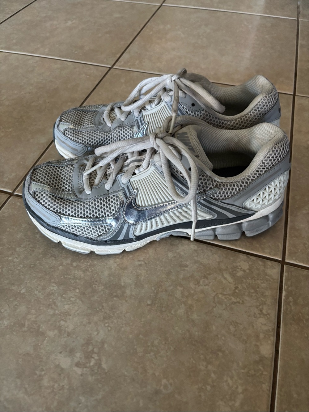 Nike Zoom Vomero Sneakers - Picture 4 of 10